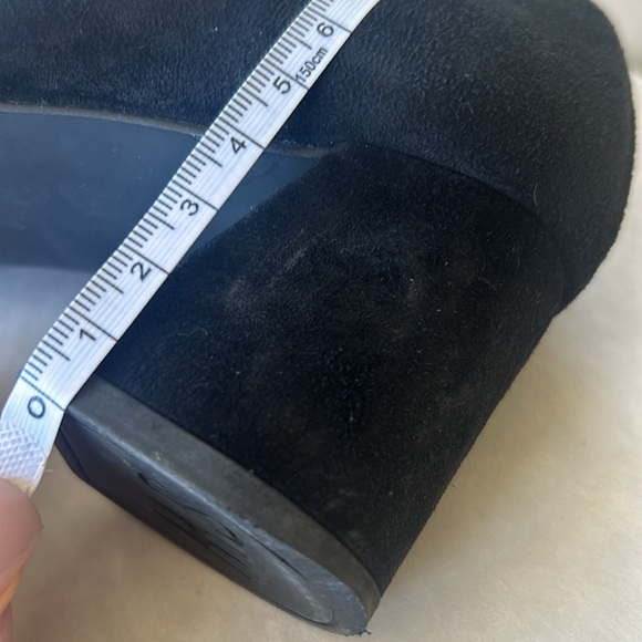 Stuart weitzerman black suede pump size 6M - Picture 6 of 6
